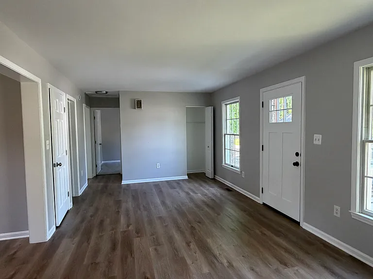 3849 3rd St — Photo 3