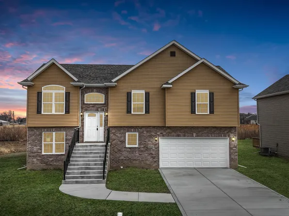 8241 Dylan Dr, Merrillville, IN 46410