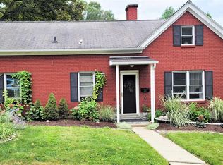 21 Blakely Ct, Troy, NY 12180