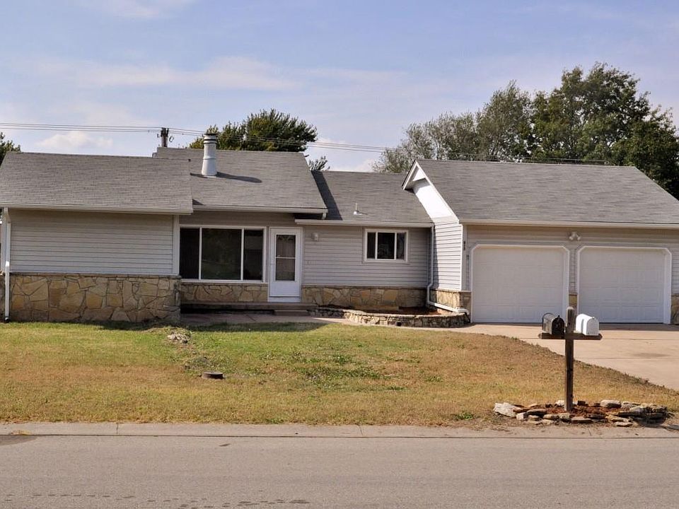 1st image of 613 N Main St