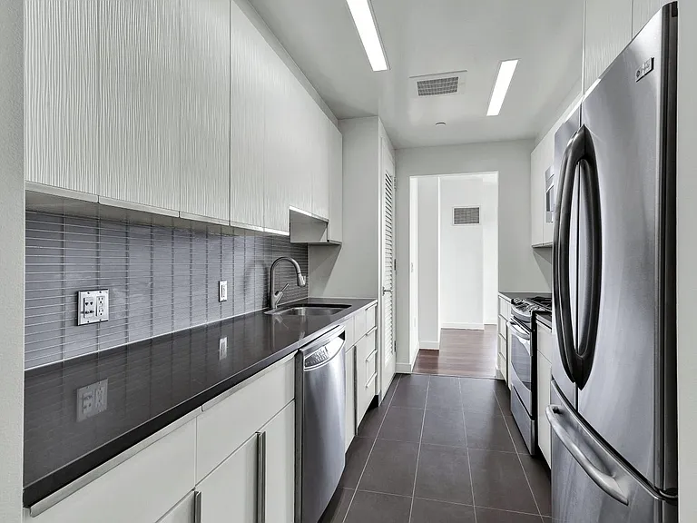 200 W 67th St #10B — Photo 4