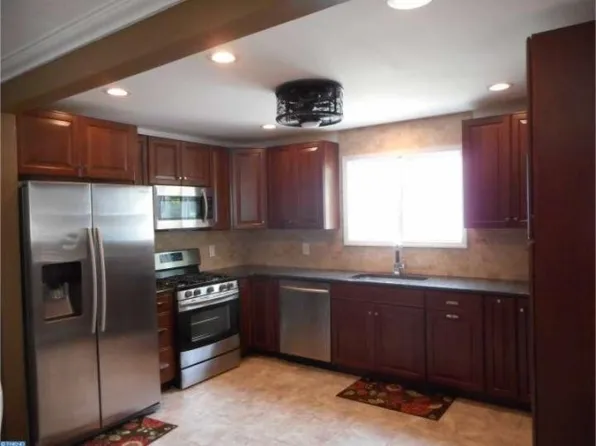 172 Maple Shade Ave E, Hamilton, NJ 08690