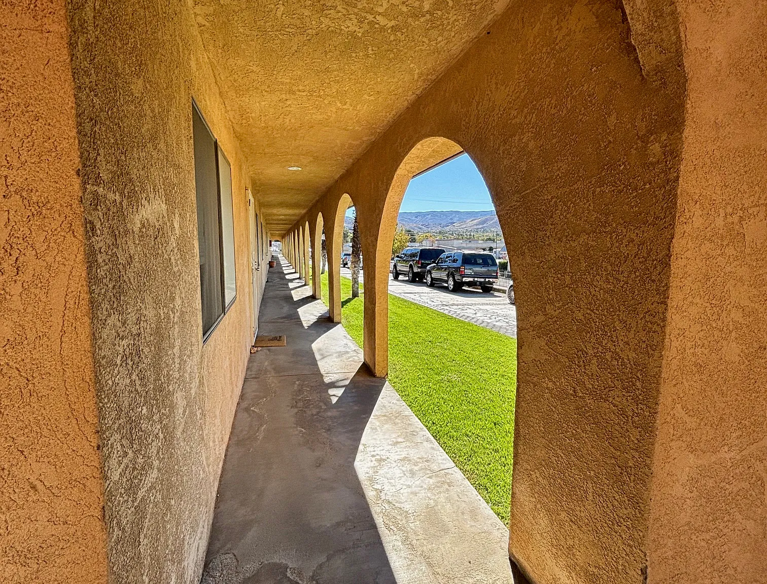 2 bed, 700 sqft, $1,999 — Photo 2