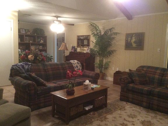 3rd image of 215 Lake Crescent Cir