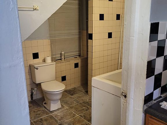 5th image of 2021 S Allport St APT 1R