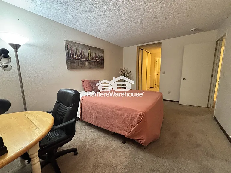 1700 Four Oaks Rd #124 — Photo 9