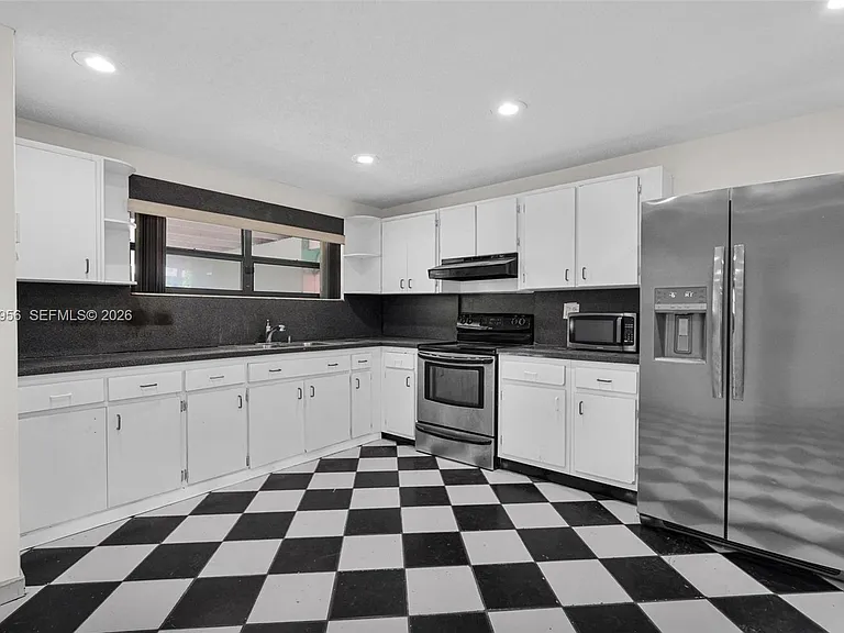 81 NW 41st St #2 — Photo 2