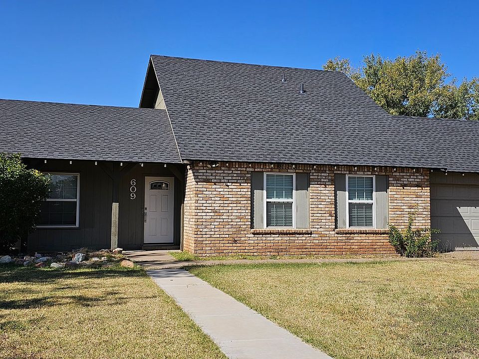 1st image of 609 Rosewood Dr