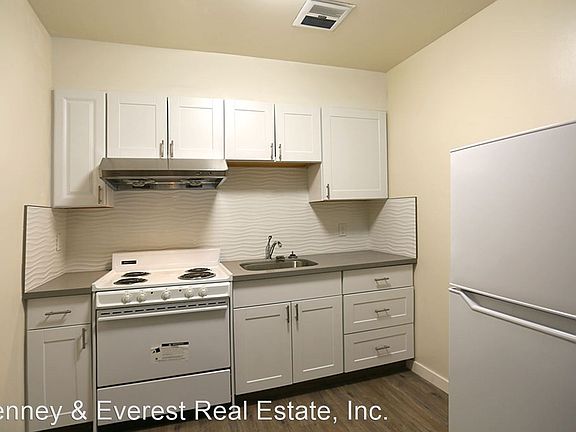 2nd image of 536 Mason St APT 1