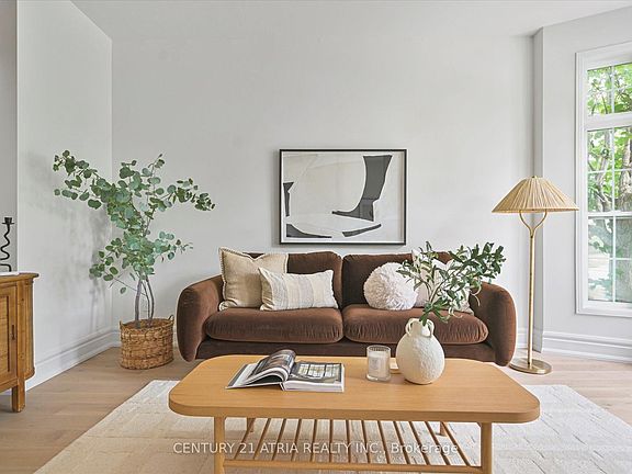 4th image of 5 Angus Glen Blvd