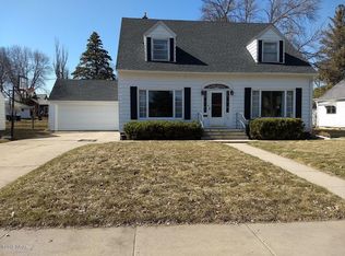 527 E East 4th St, Morris, MN 56267