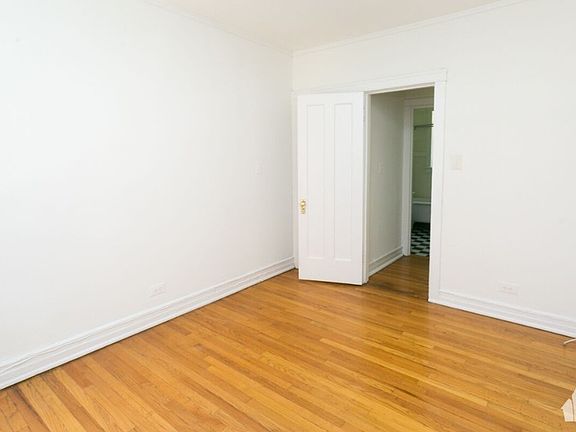 4th image of 1454 W Argyle St #1