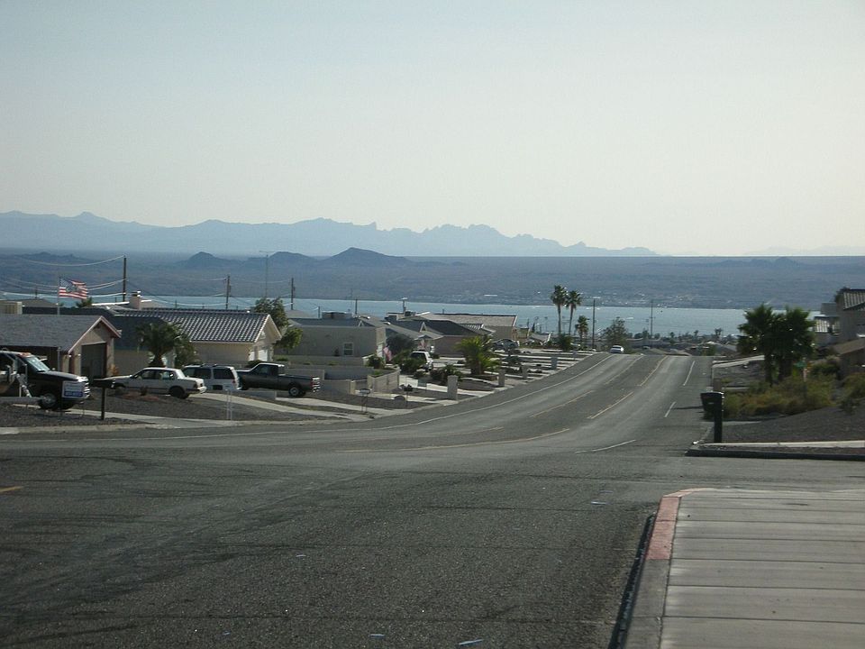 Excellent location with a wonderful view, just minutes from lake 