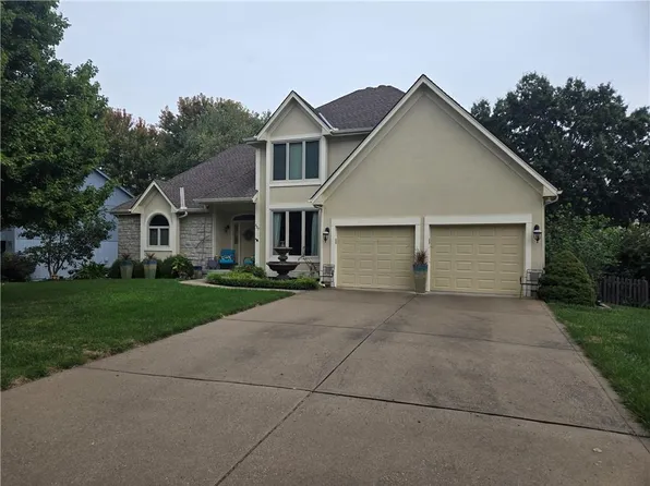 607 NW Brookhaven Dr, Lees Summit, MO 64081