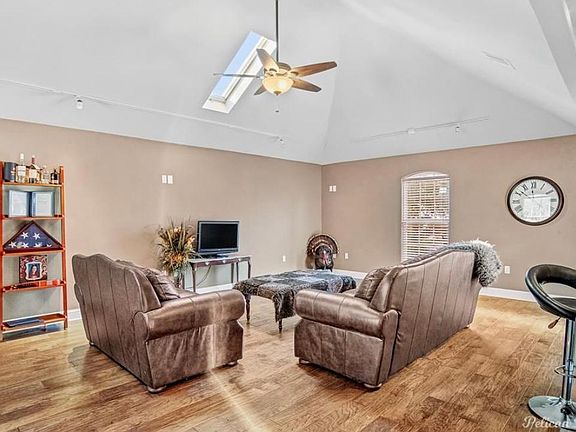 2nd image of 461A Slattery Blvd