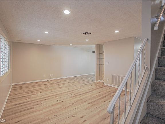 2nd image of 578 Greenbriar Townhouse Way