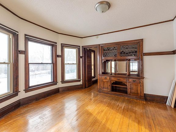 5th image of 199 James Ave N #1