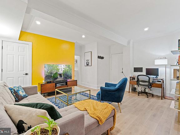 2nd image of 1441 Euclid St NW APT 1