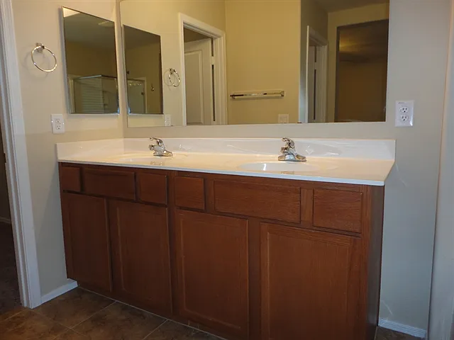 1728 E Elgin St — Photo 8