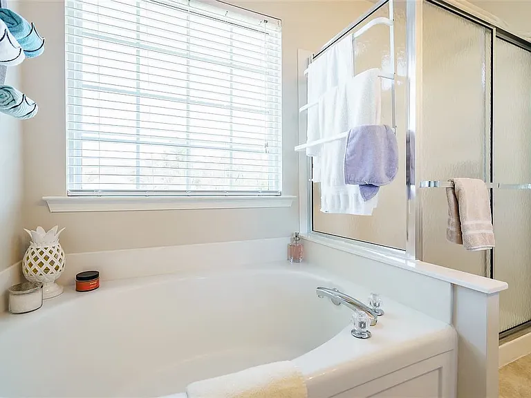 1217 Twelve Oaks Ln — Photo 17