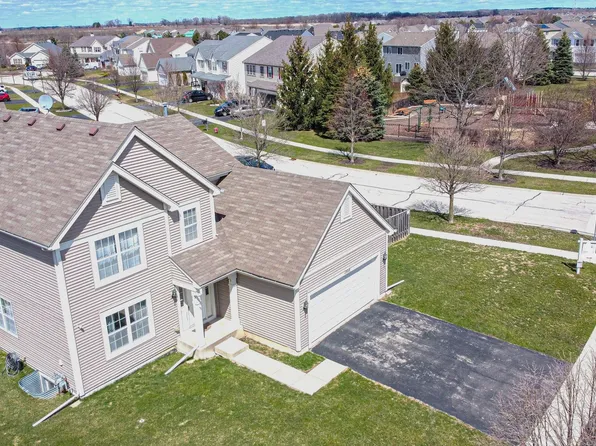 1808 Lake Bluff Ln, Hampshire, IL 60140