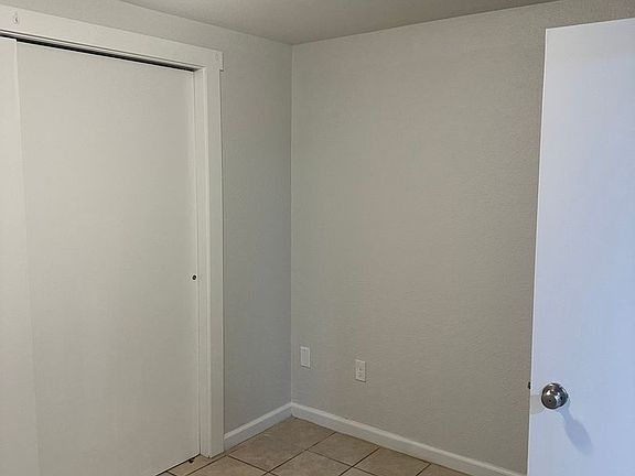 2nd image of 1717 Oxford Dr APT 3