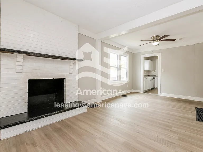 1227382_006_wm_-_living_room_13270647.jpg