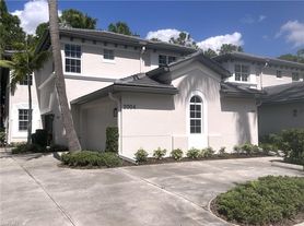2004 Tarpon Bay Dr N, Naples, FL