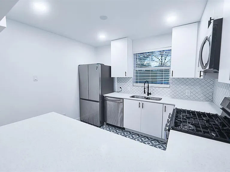 3300 Tom Green St #3 — Photo 12