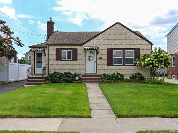 1073 Hancock Avenue, Franklin Square, NY 11010