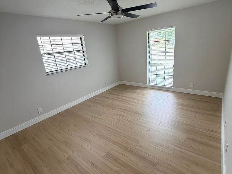 2601 W Carandis Rd — Photo 8