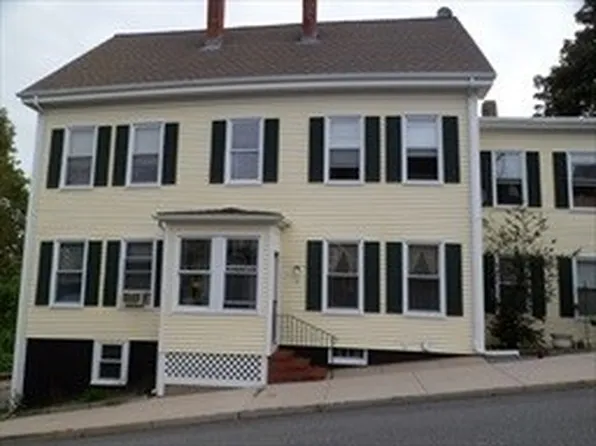 2 Mayflower St APT 3, Plymouth, MA 02360