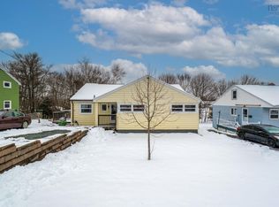 27 Chittick Ave, Dartmouth, NS B2Y3J7