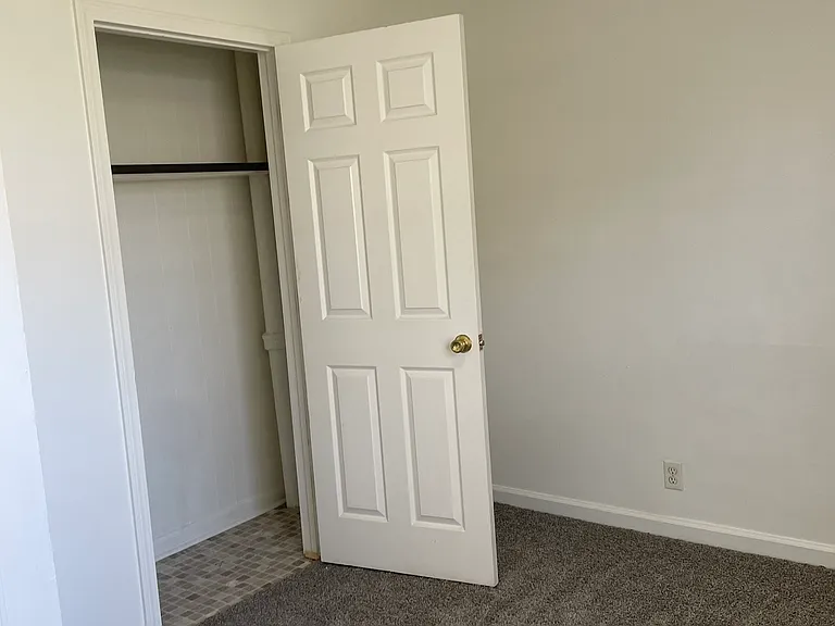613 College Dr #C — Photo 9