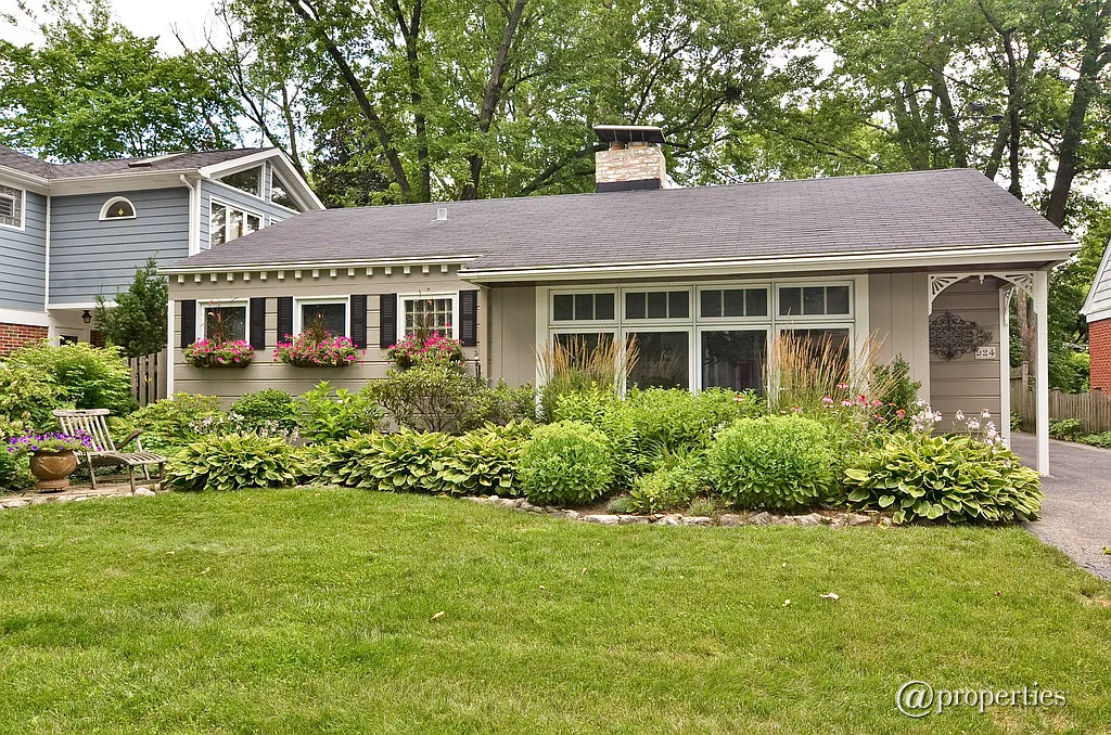 924 Cambridge Ln photo 1