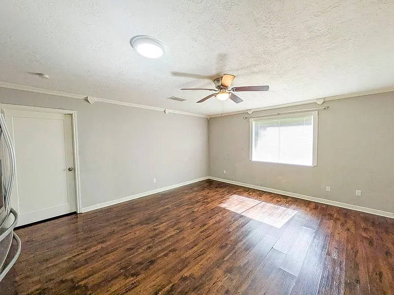 460 Belvedere Dr — Photo 7