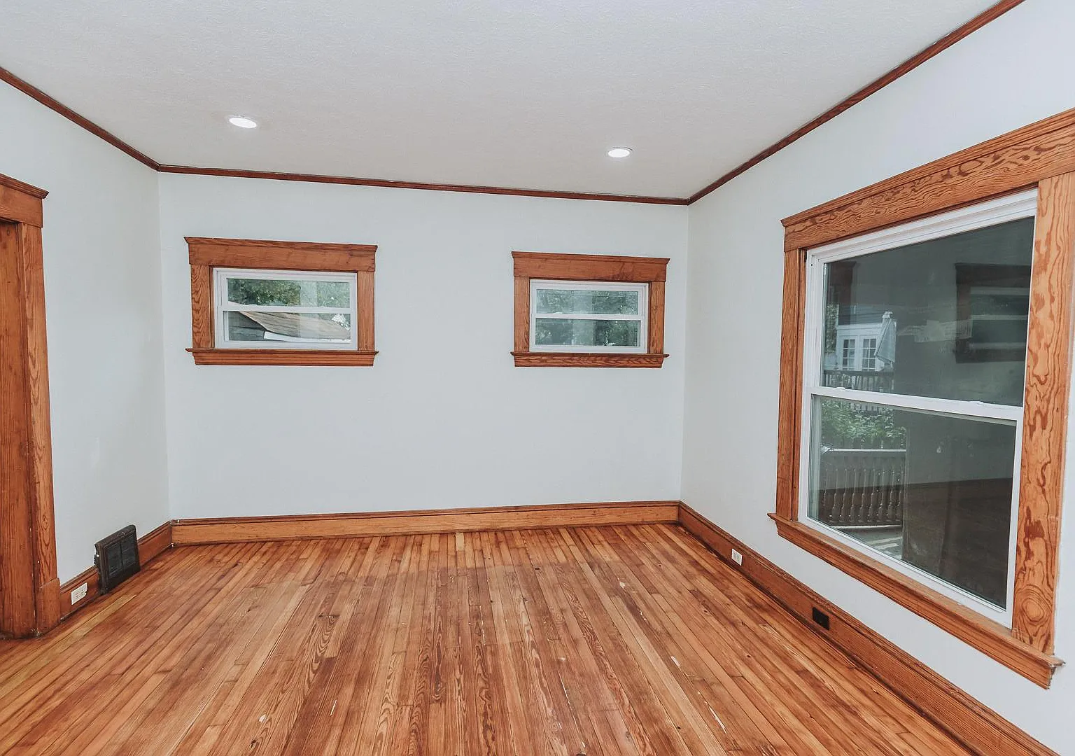 4 bed, 1200 sqft, $1,900 — Photo 2