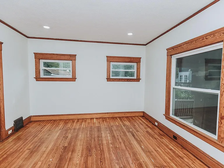 1437 Alameda Ave — Photo 2
