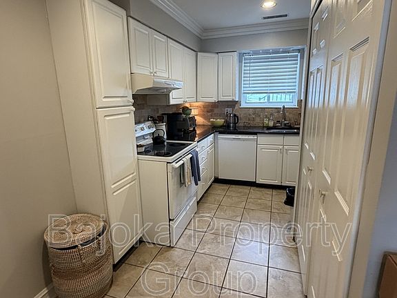 5th image of 1974 Klingensmith Rd Unit 4