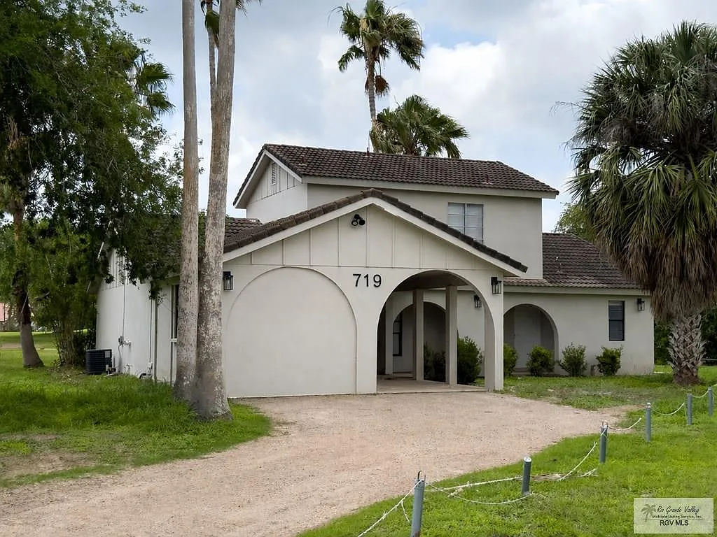 Building Photo - 719 De Leon Ave