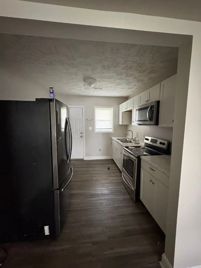 Bragg Court Apartment Offering 1/2 Off Your First Months Rent!! Available Now!! — Photo 2