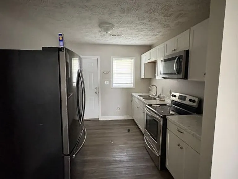 3243 Chandler St — Photo 2
