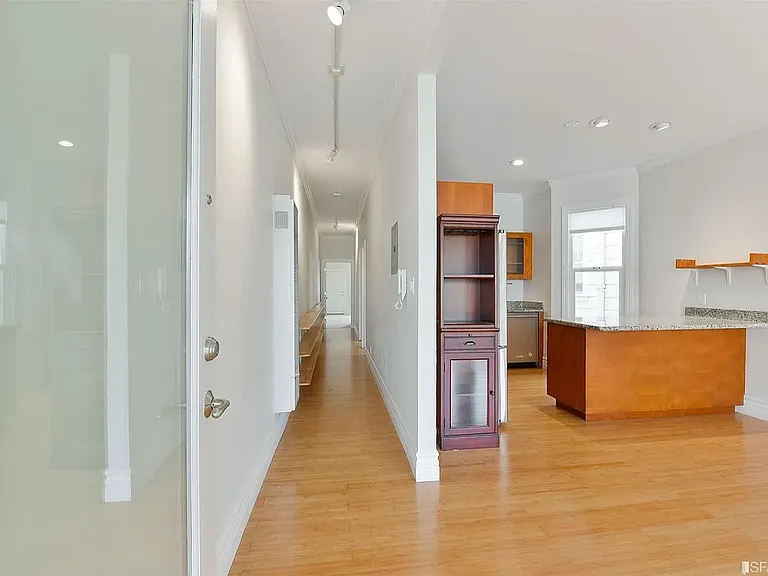 637 Capp St #A — Photo 3