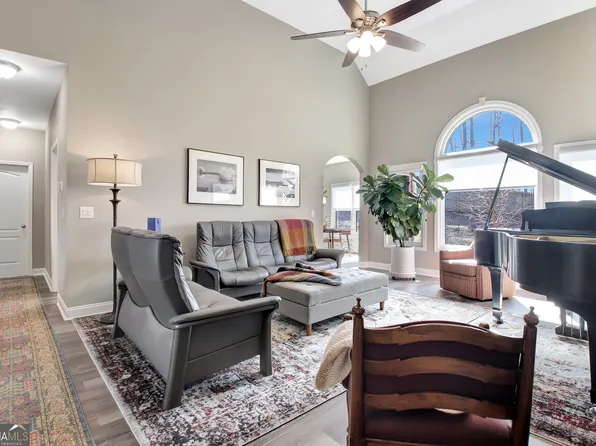12 Smokey Ridge Ct, Newnan, GA 30263