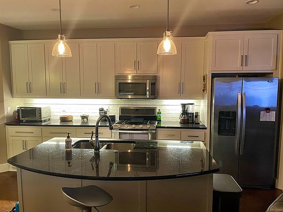 4th image of 5503 Clay Ave #B