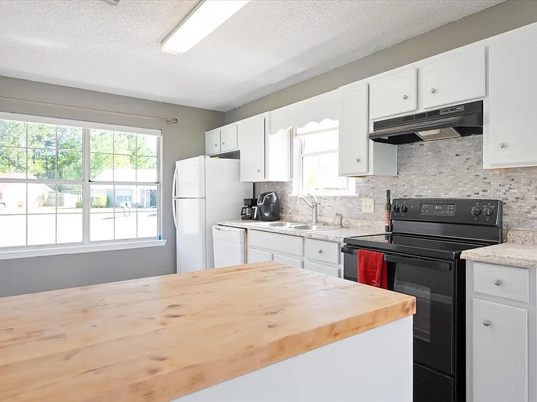 756 Melissa Dr — Photo 6