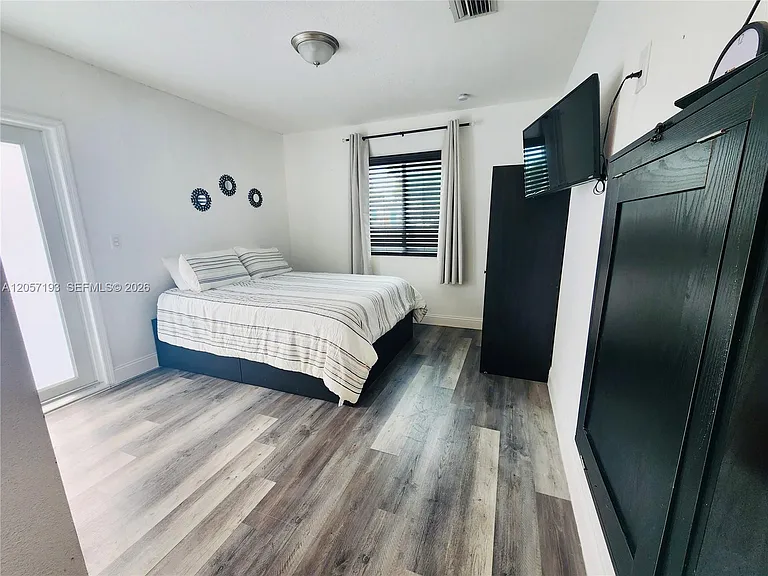 1558 NW 103rd St #EFFICIENCY — Photo 5