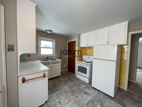 4th image of 6227 Traymore Ave