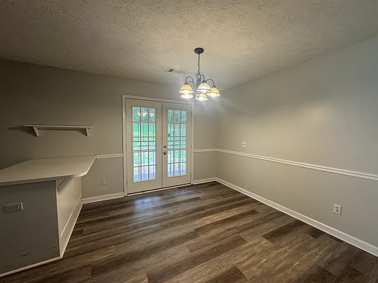 3634 Fairview Dr — Photo 3