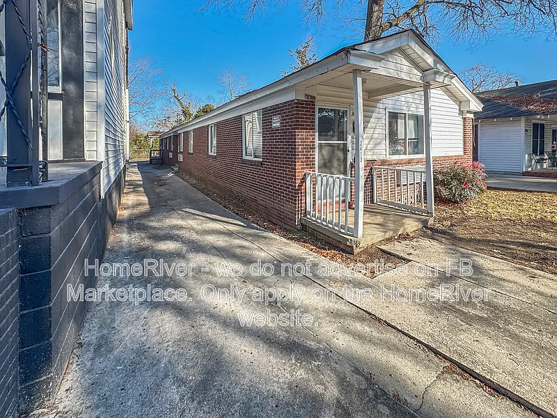 Building Photo - 2413 Laurel St #C